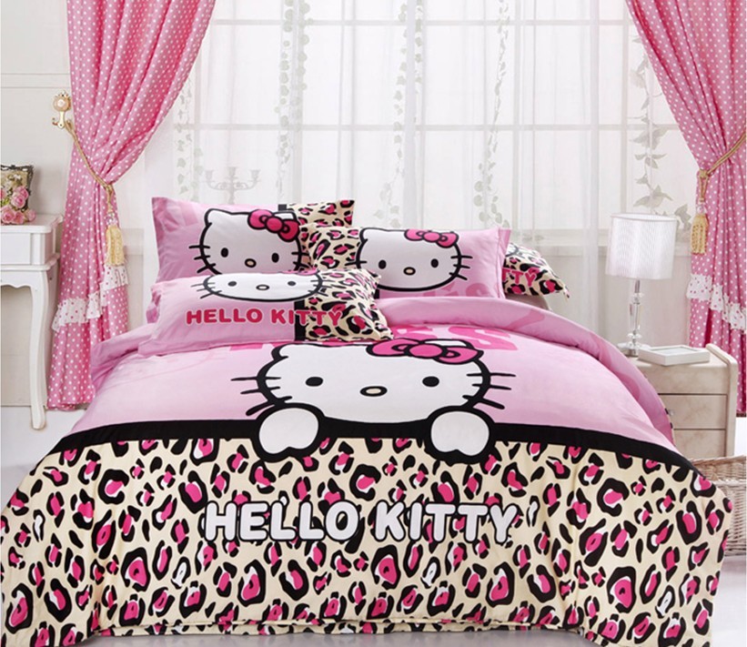 Phòng ngủ Hello Kitty cho bé gái